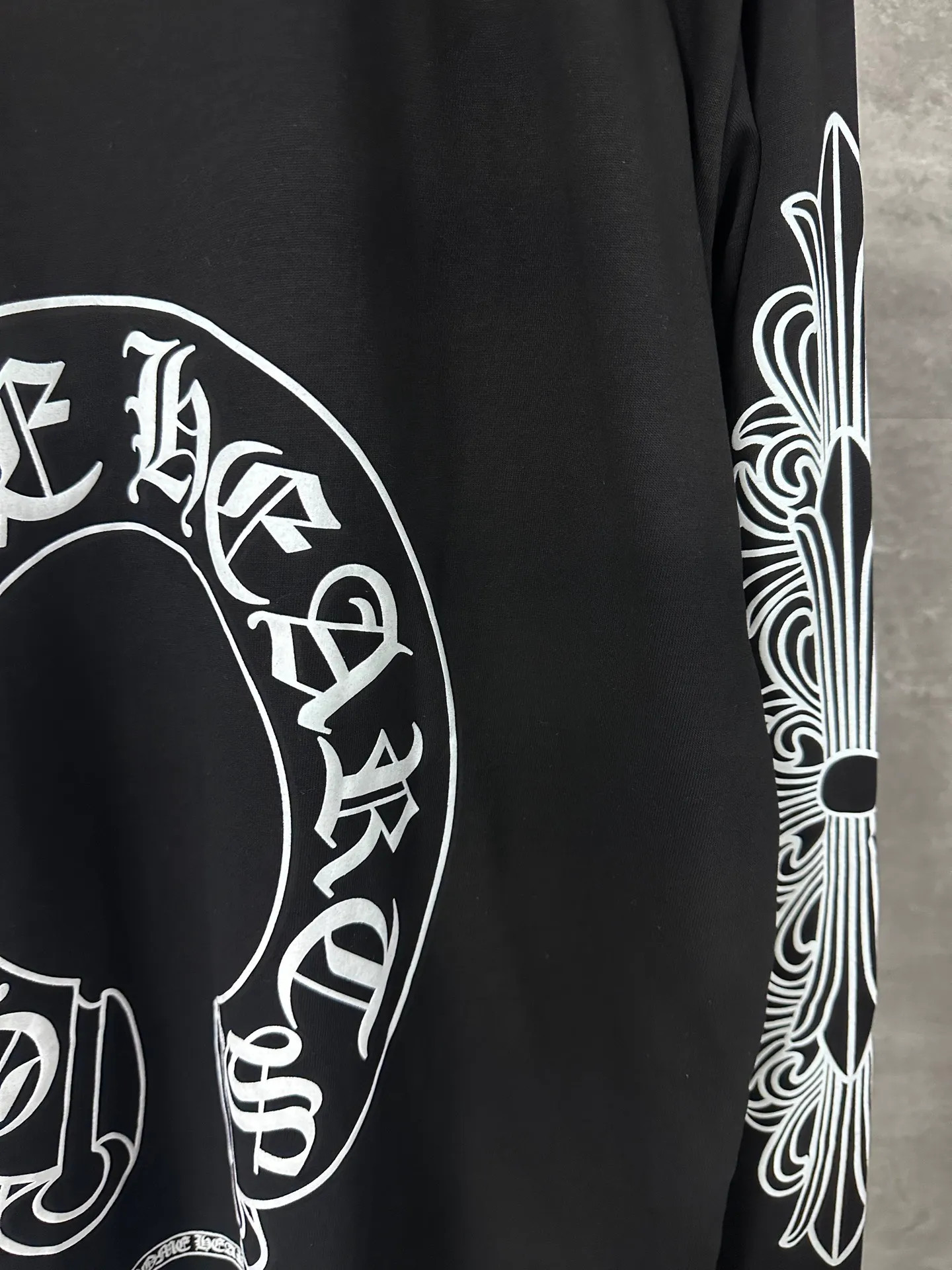 P230 💰 Chrome Hearte/Chrome Heart 25SS CH Los Angeles limited horseshoe print round neck long sleeves. The fabric is made of cotton. The printing uses special imported slurry. Customized supporting accessories. Size: S/M/L